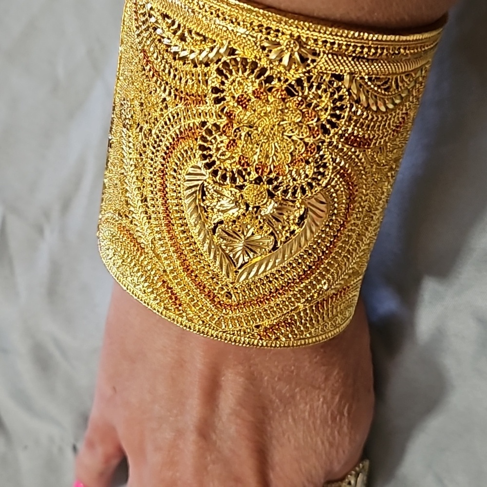 Bangle bracelet